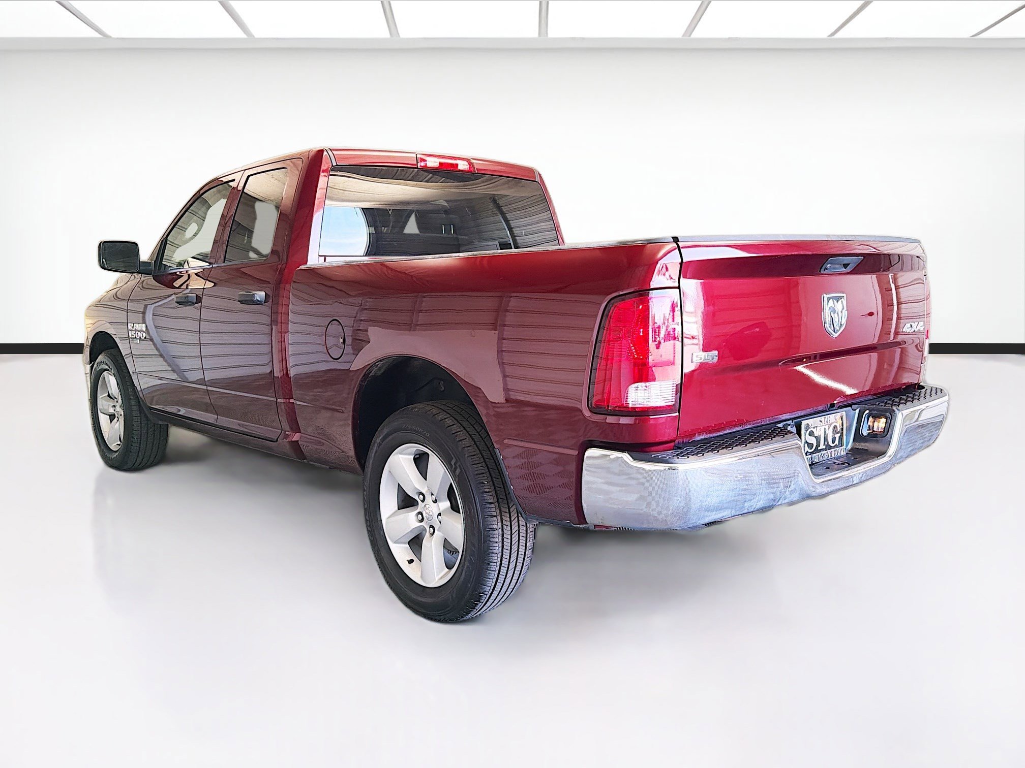 Used 2024 RAM 1500 Classic SLT AWD/4WD image 6