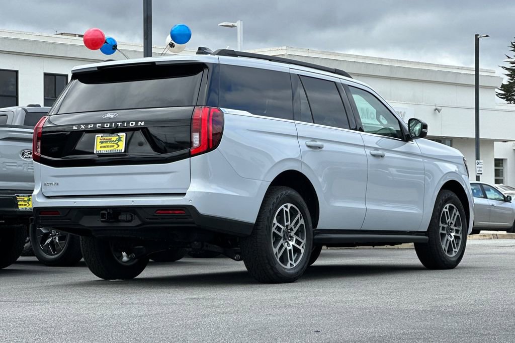 New 2026 Ford Expedition Active image 4