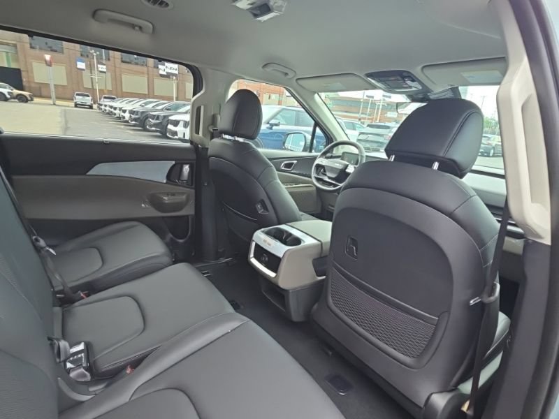 New 2027 Kia Carnival EX FWD image 18