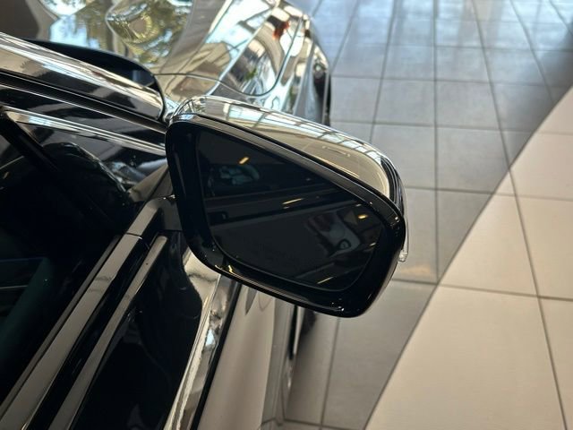 Used 2020 BMW ALPINA B7 xDrive w/ Luxury Rear Seating Package image 10