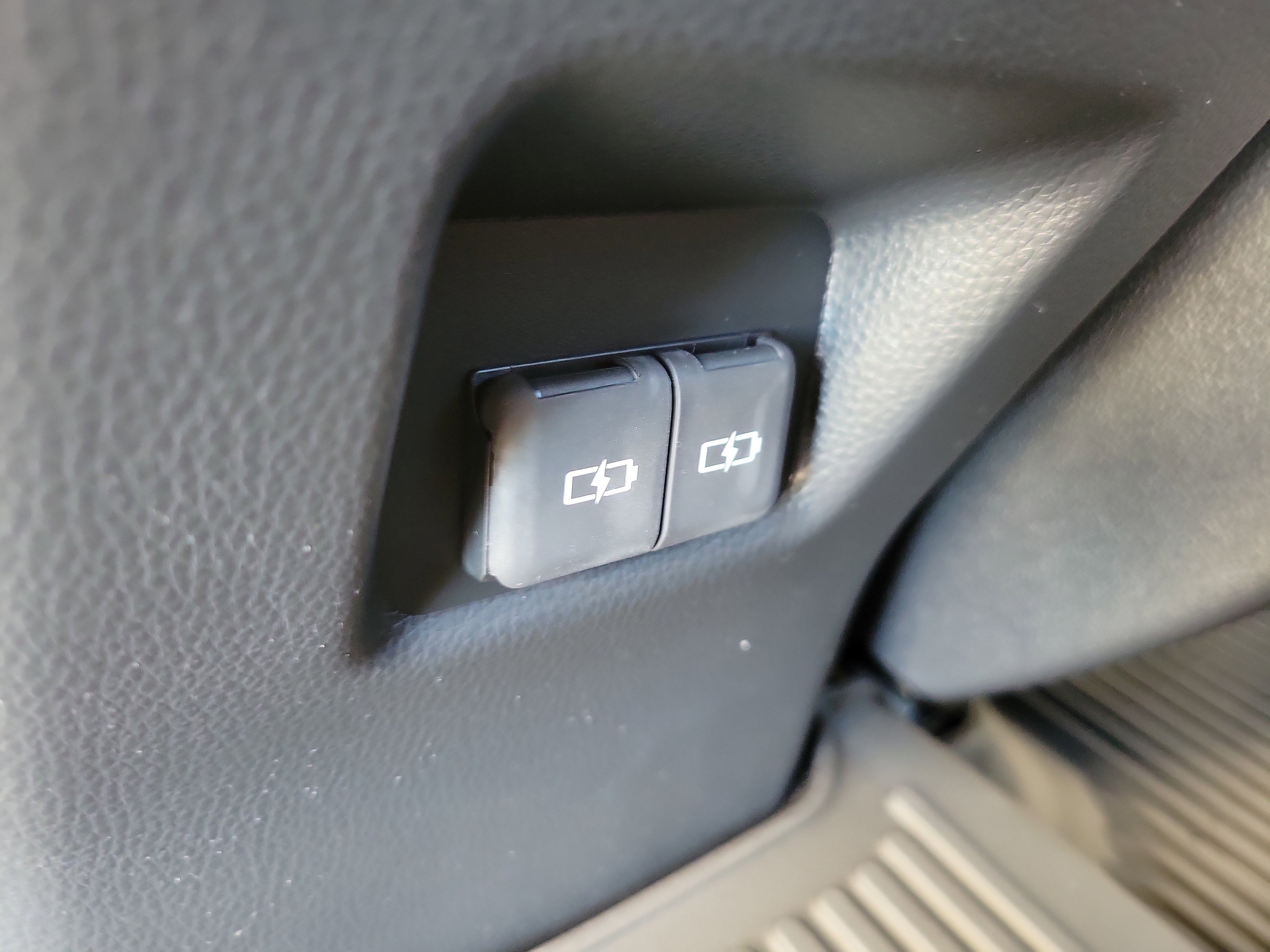 New 2025 Toyota RAV4 XLE w/ Convenience Package image 19