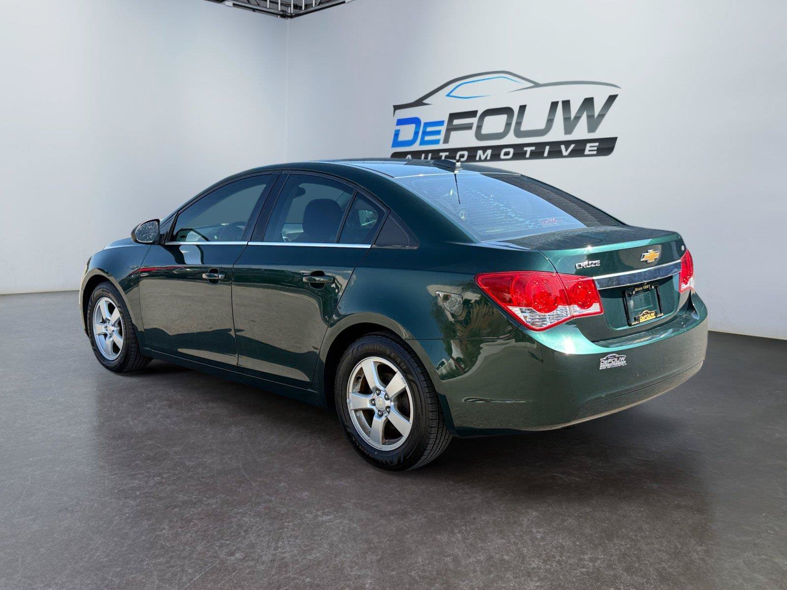 Used 2015 Chevrolet Cruze LT w/ Sun And Sound Package FWD image 5