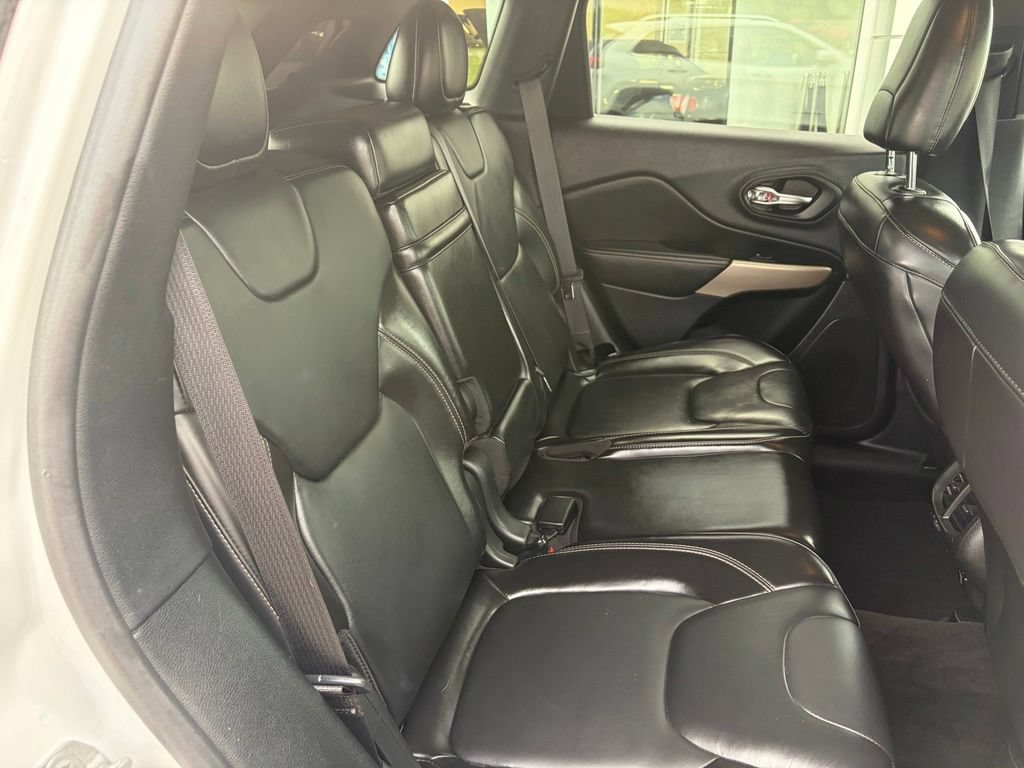 Used 2018 Jeep Cherokee Limited AWD/4WD image 21