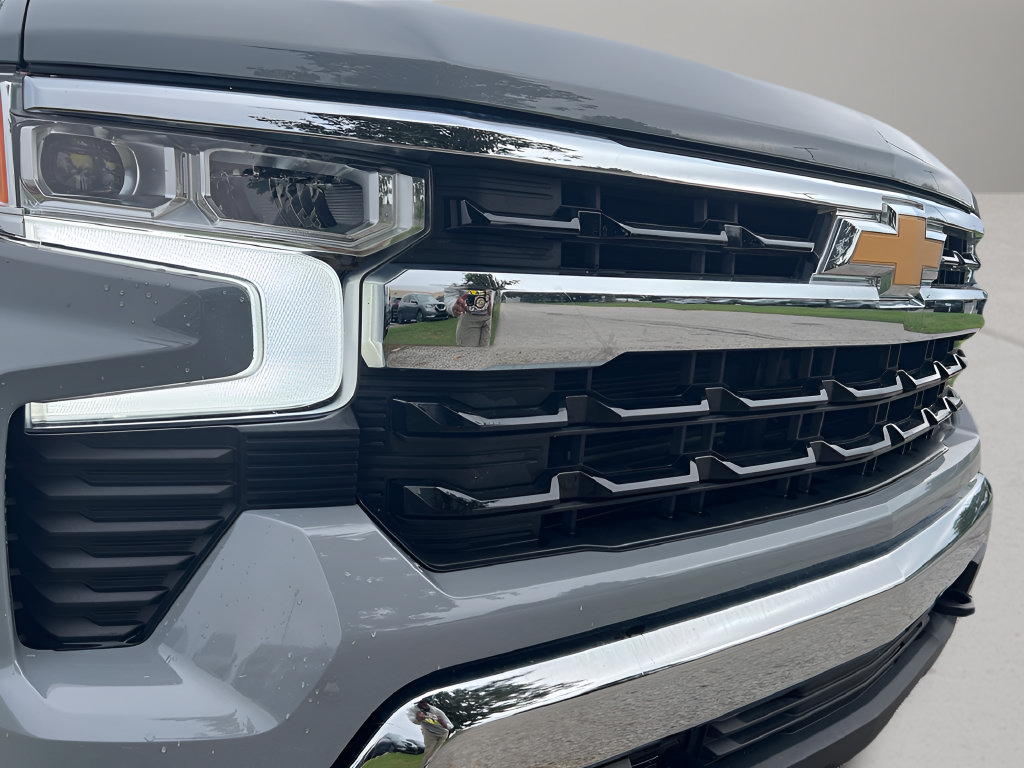 Used 2024 Chevrolet Silverado 1500 LT AWD/4WD image 31