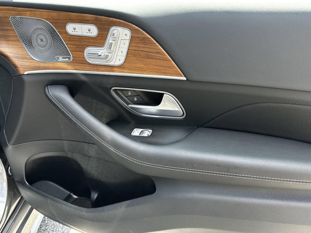 Certified 2025 Mercedes-Benz GLS 450 4MATIC w/ AMG Line Exterior image 16