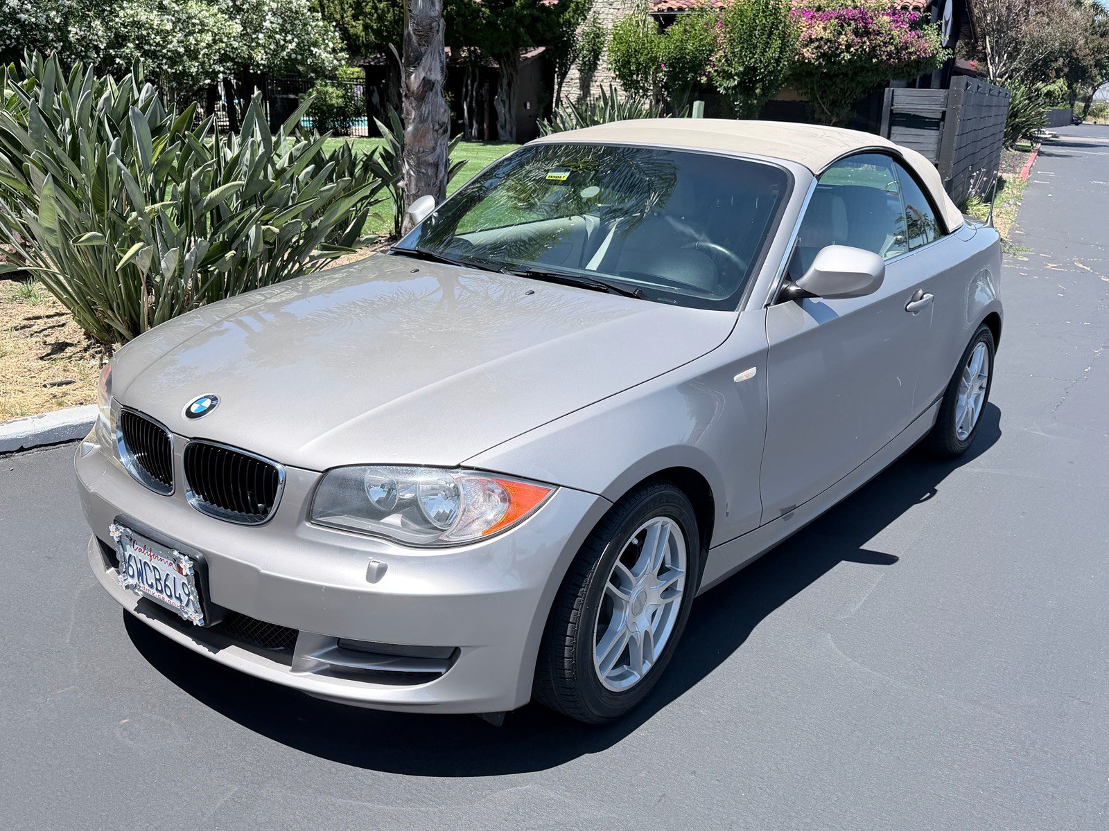 Used 2011 BMW 128i Convertible RWD image 4
