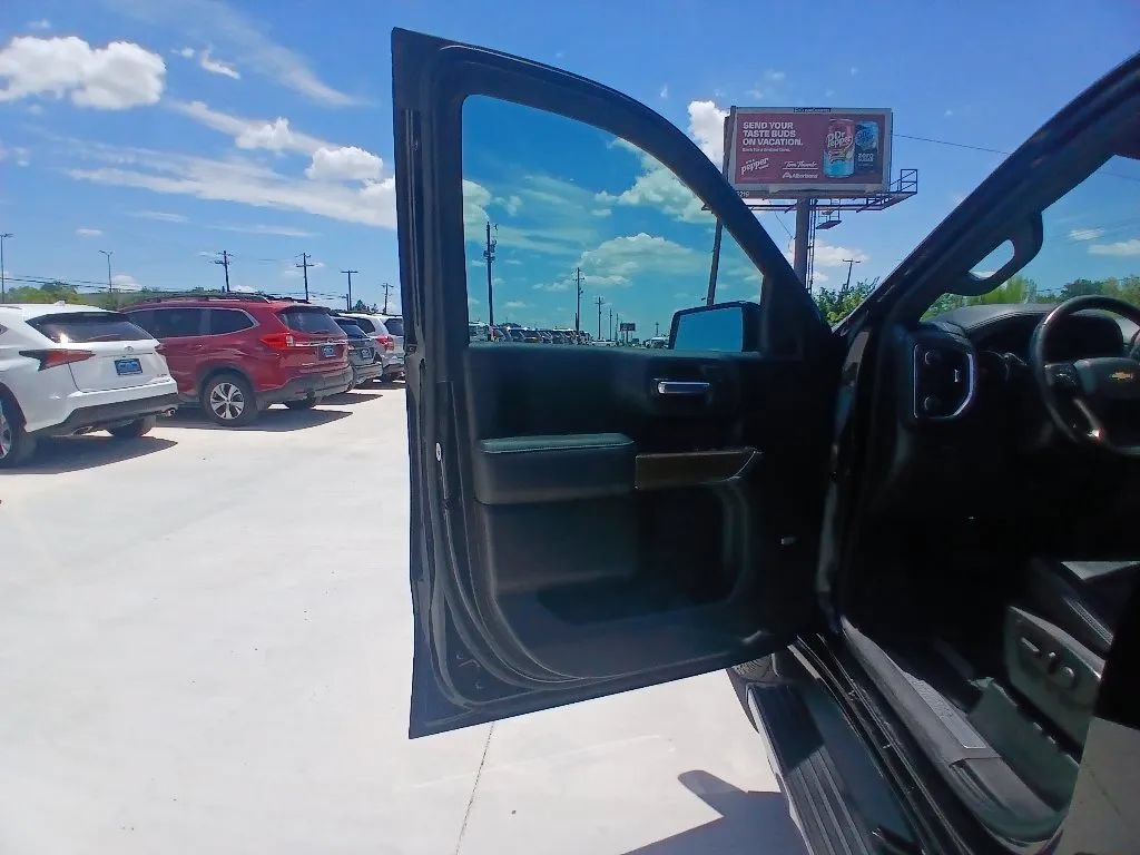 Used 2020 Chevrolet Silverado 1500 High Country w/ Technology Package AWD/4WD image 12