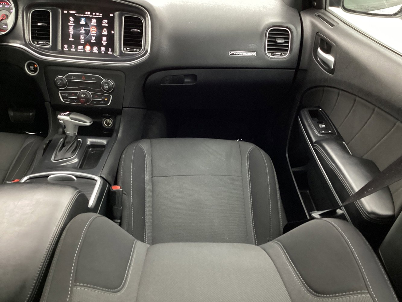 Used 2015 Dodge Charger SXT RWD image 28