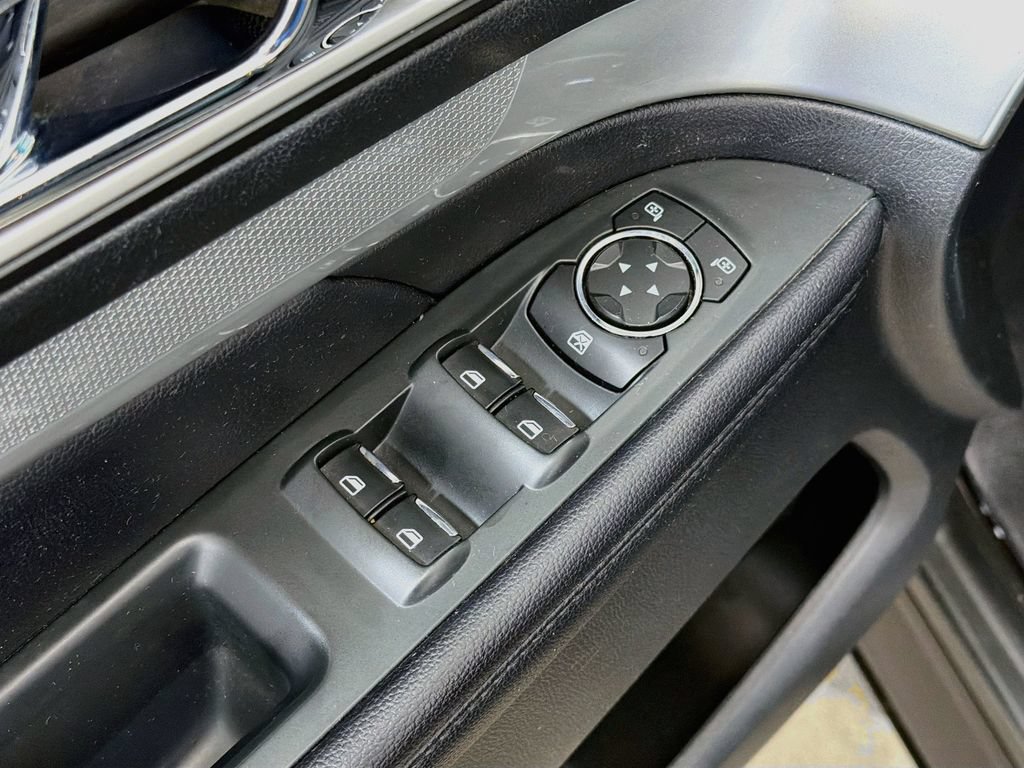 Used 2016 Ford Explorer XLT AWD/4WD image 18