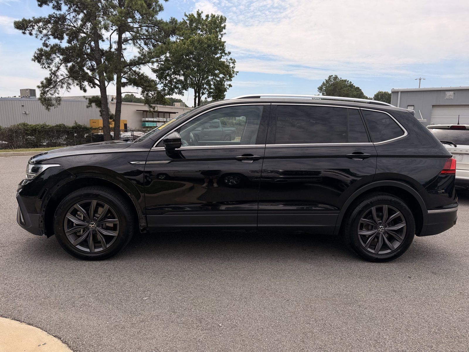 Used 2022 Volkswagen Tiguan SE FWD image 9