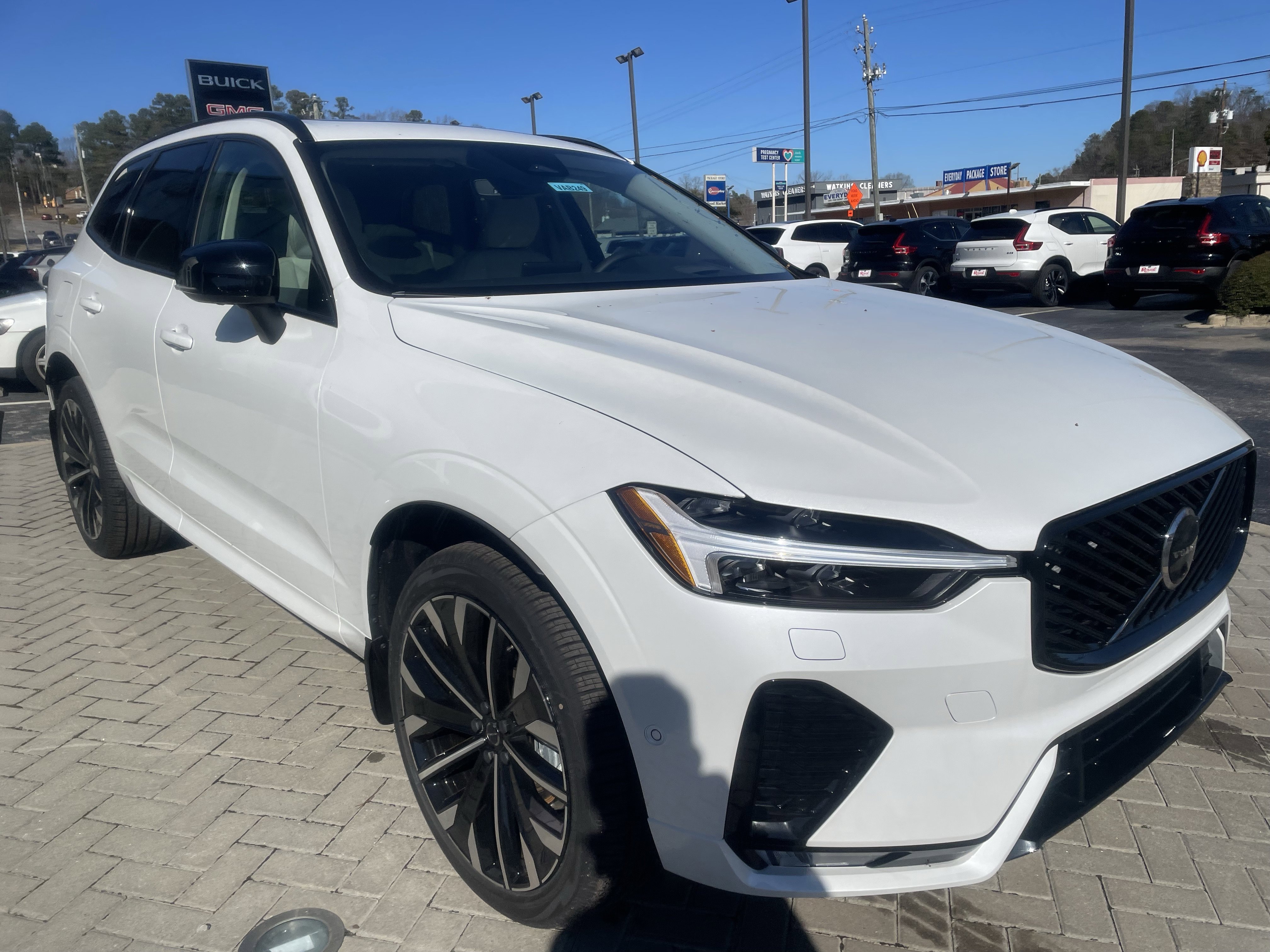 New 2026 Volvo XC60 B5 Ultra w/ Protection Package Premier image 3