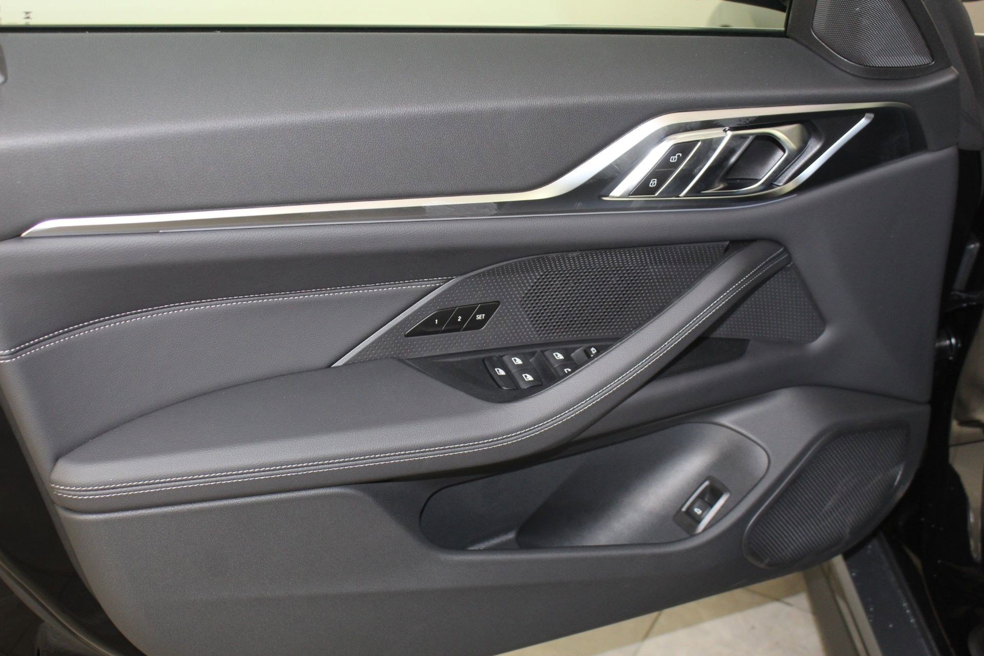 Used 2025 BMW i4 xDrive40i image 10