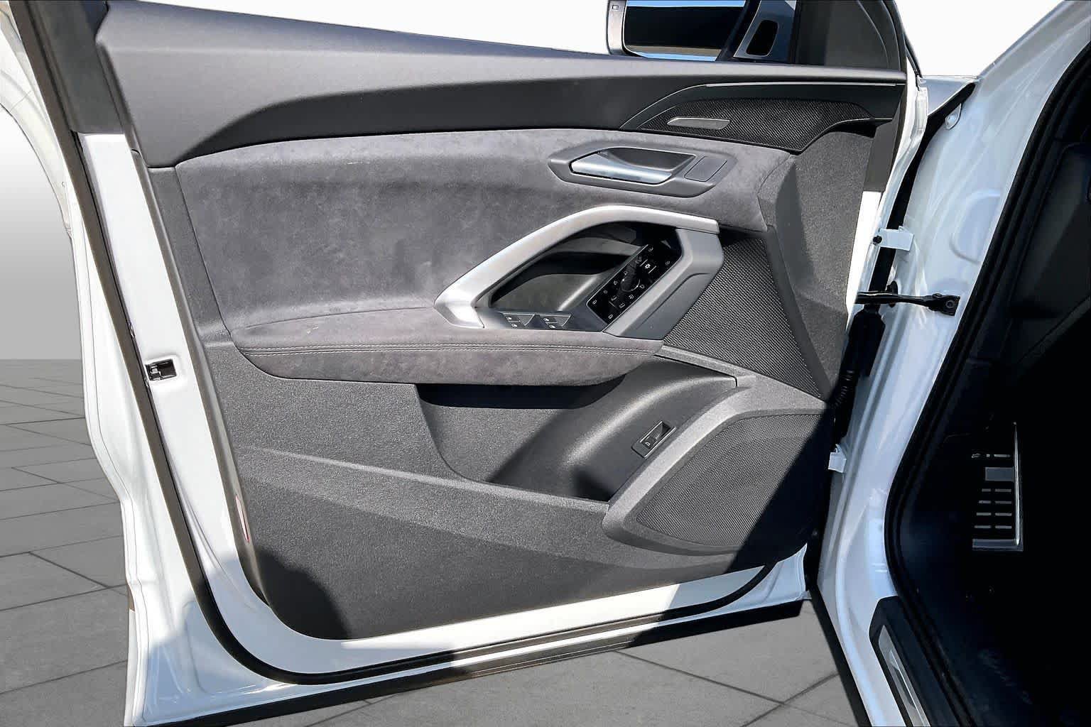 New 2026 Audi SQ5 Prestige AWD/4WD image 10