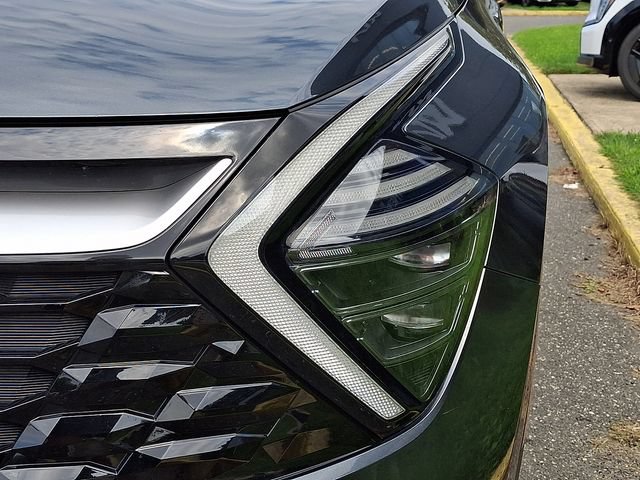 Certified 2025 Kia Sportage EX AWD/4WD image 9
