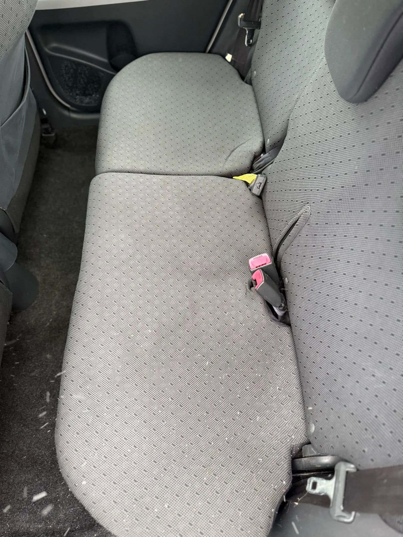 Used 2010 Toyota Yaris 4-Door Hatchback image 23