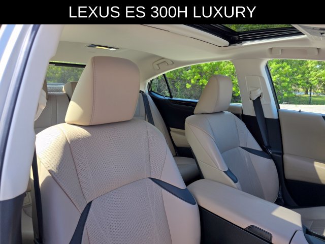 Used 2019 Lexus ES 300h w/ Accessory Package 2 FWD image 11