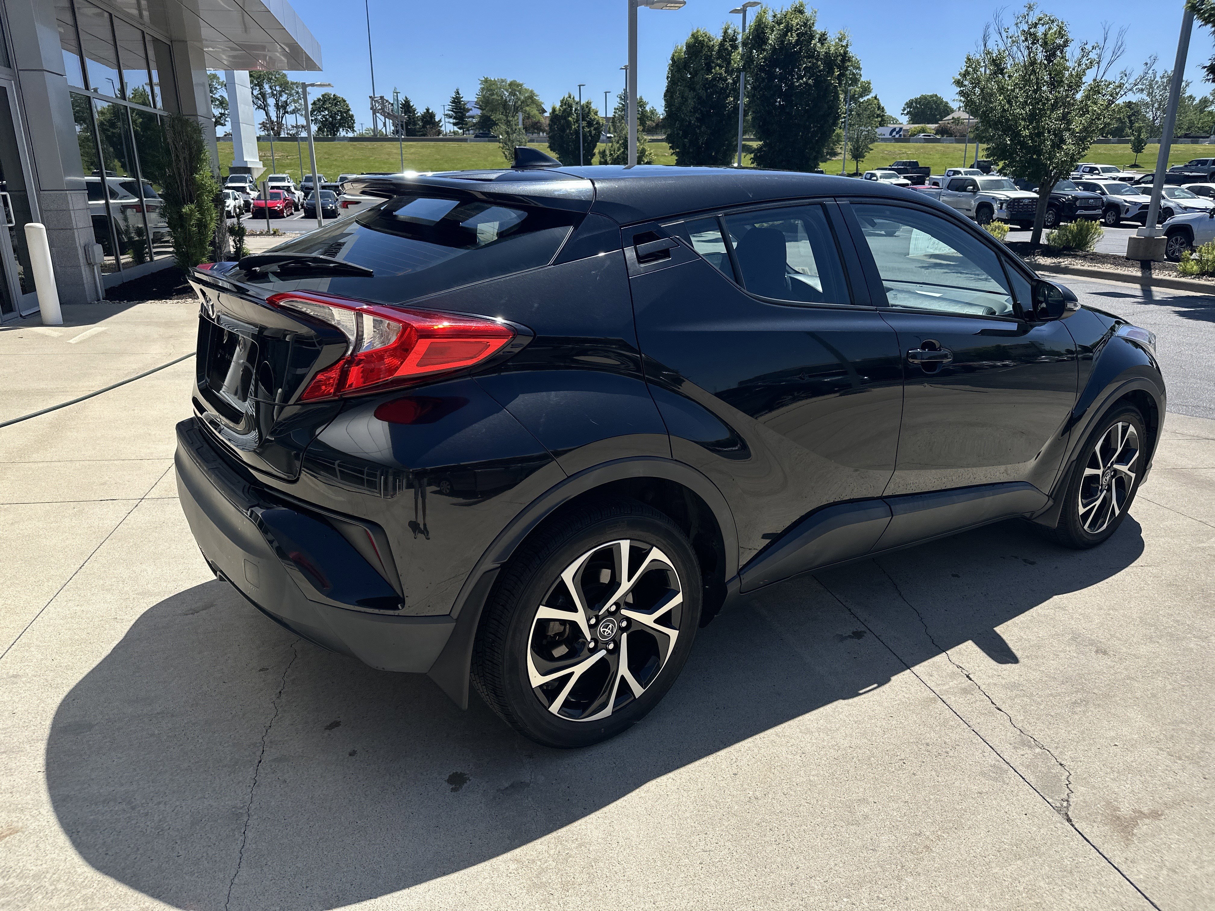 Used 2018 Toyota C-HR XLE FWD image 6