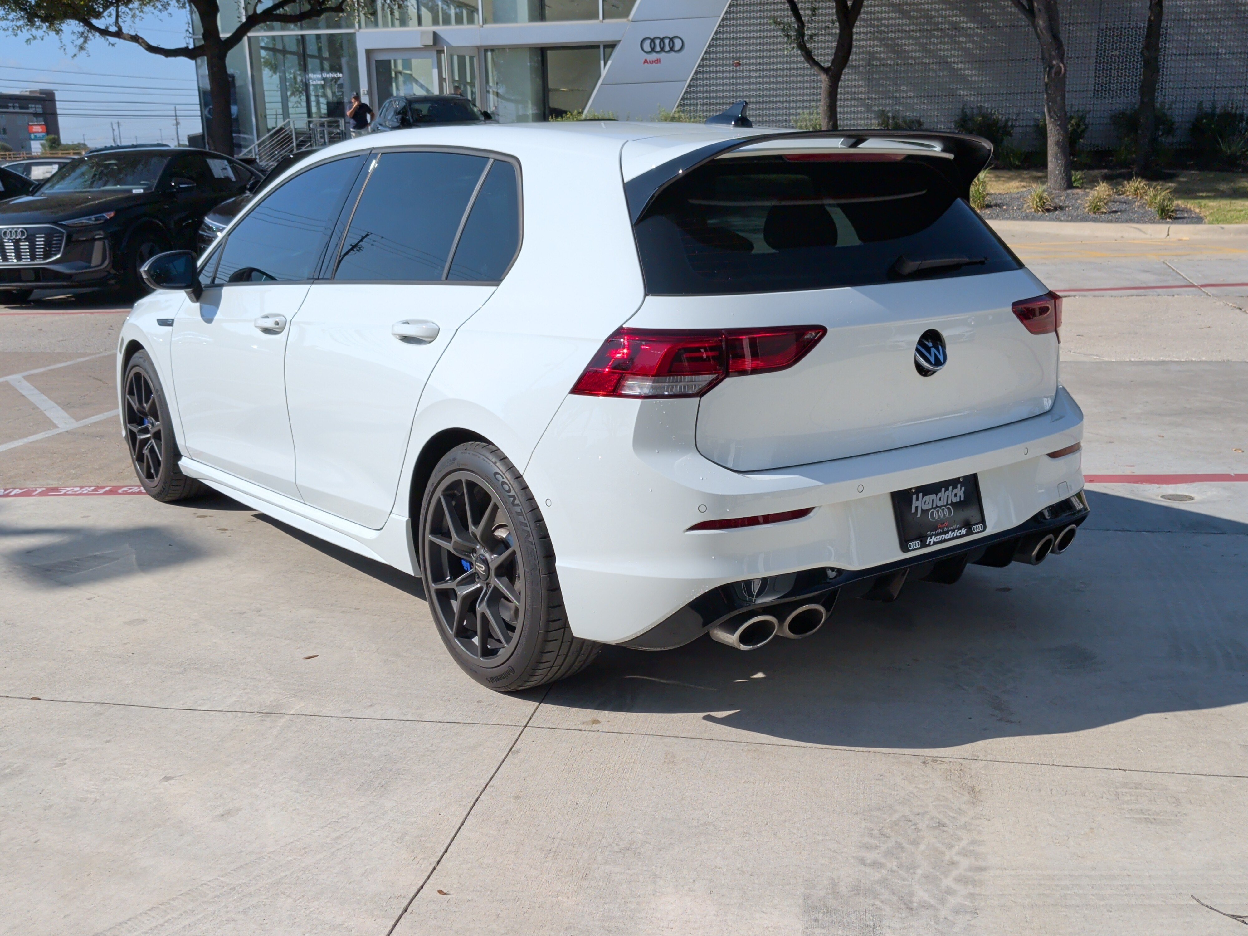 Used 2024 Volkswagen Golf R AWD/4WD image 8