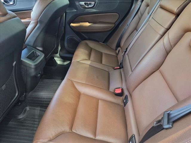 Used 2019 Volvo XC60 T5 Momentum w/ Premium Package FWD image 17