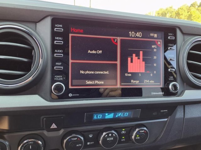 Used 2022 Toyota Tacoma TRD Off-Road image 11