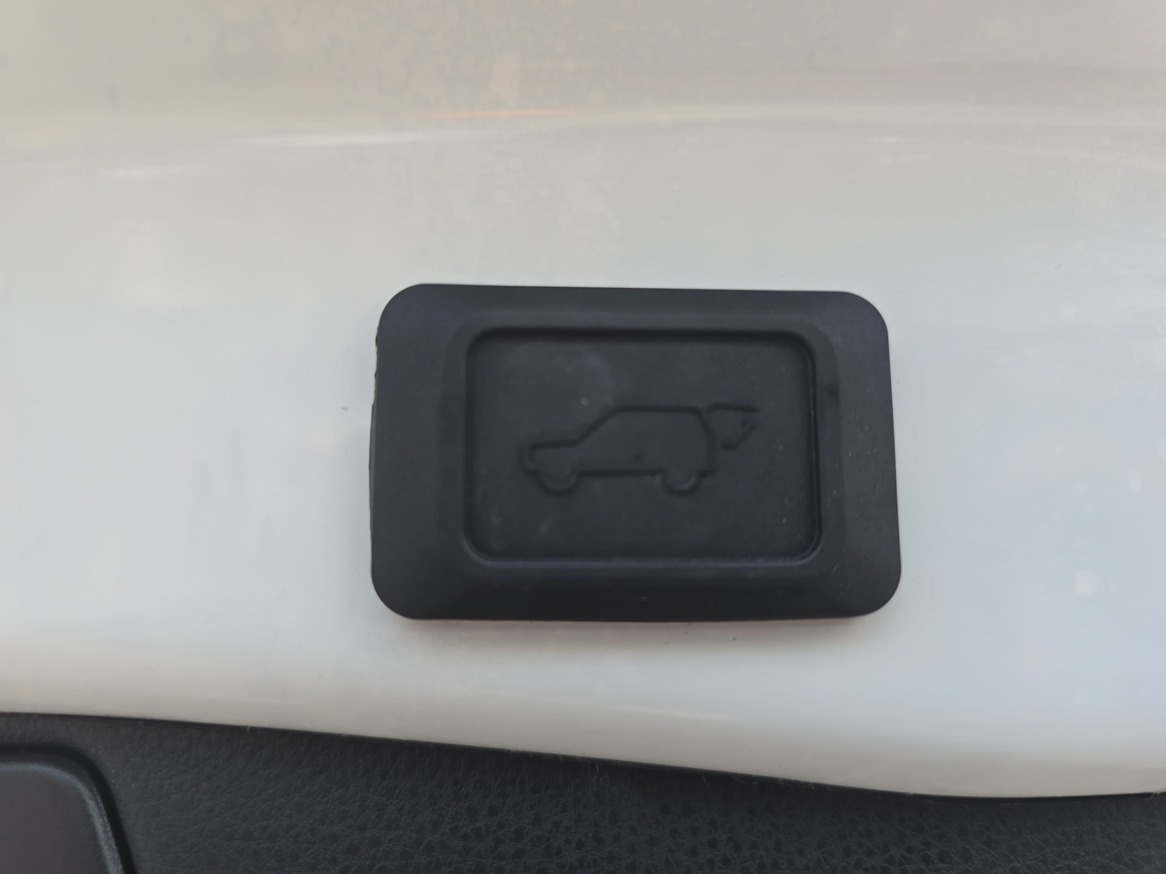 Used 2022 Toyota RAV4 XLE Premium AWD/4WD image 13