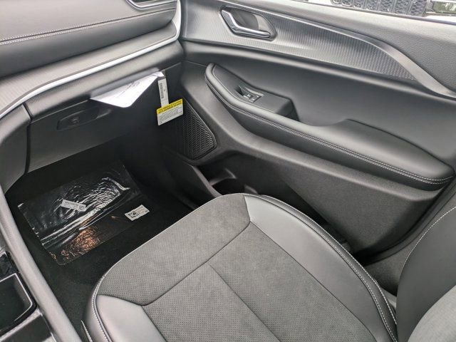 New 2025 Jeep Grand Cherokee Altitude AWD/4WD image 15