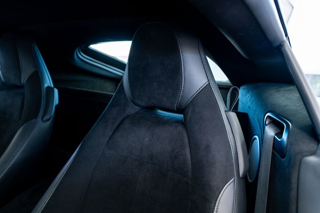 Used 2020 Aston Martin V8 Vantage Coupe image 38