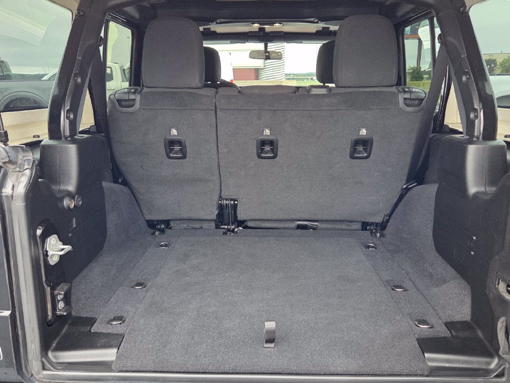 Used 2022 Jeep Wrangler Unlimited Sport AWD/4WD image 9
