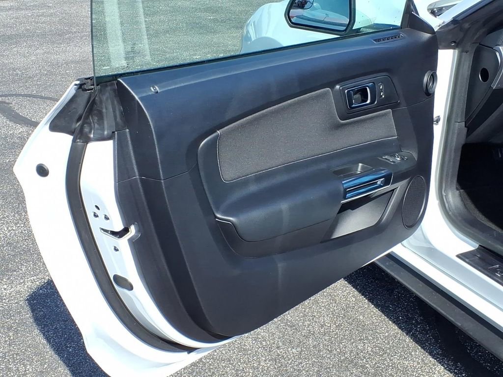 Used 2019 Ford Mustang GT w/ Black Accent Package RWD image 12