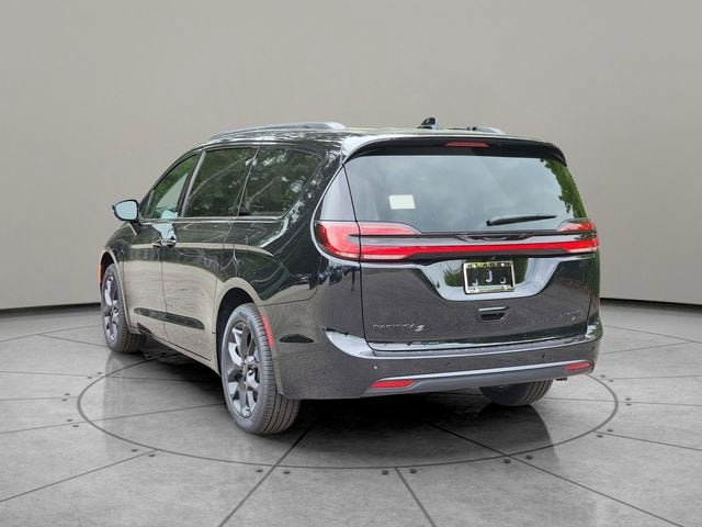 New 2027 Chrysler Pacifica Limited AWD/4WD image 10