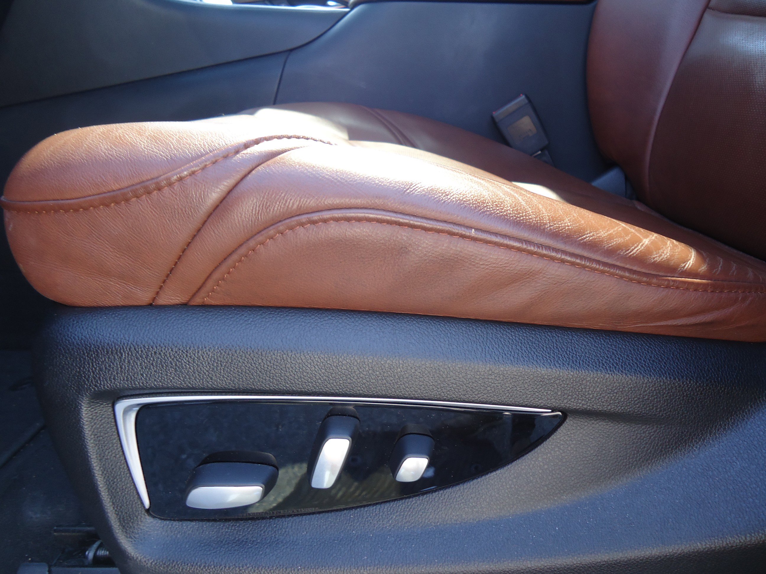 Used 2019 Cadillac Escalade Premium Luxury image 28