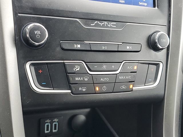 Used 2020 Ford Fusion SE image 26