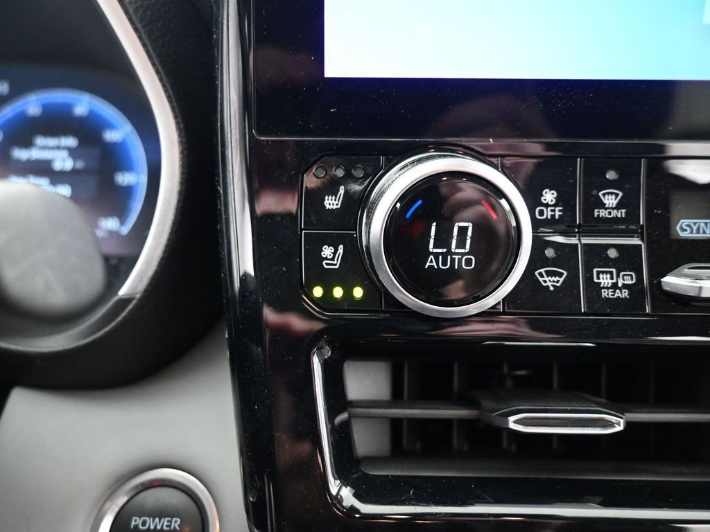 Used 2024 Toyota Highlander Limited AWD/4WD image 27