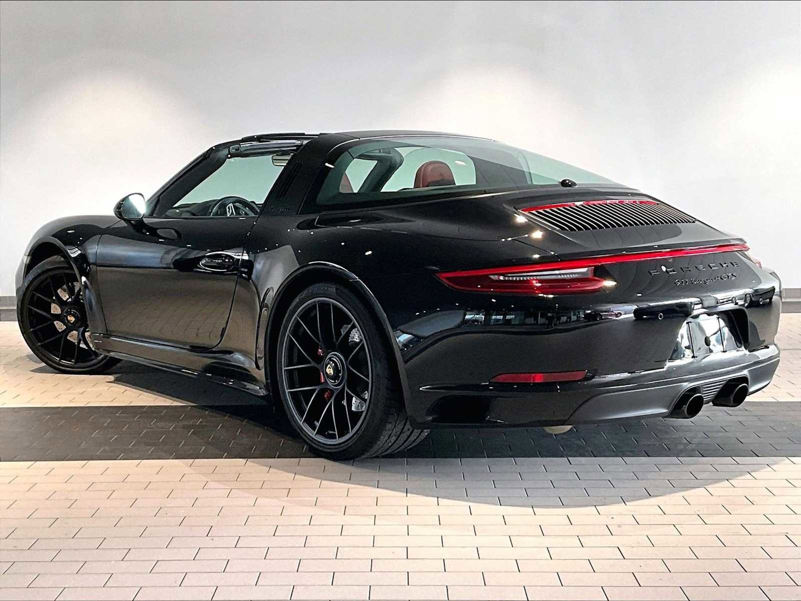 Used 2018 Porsche 911 Targa 4 GTS image 3