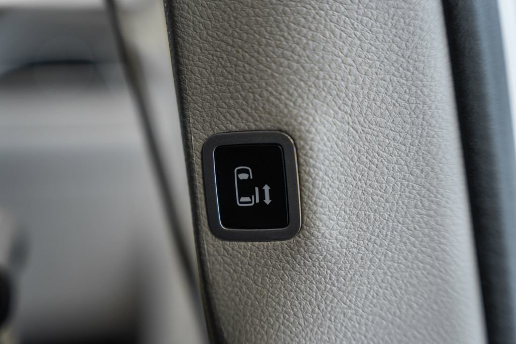 Certified 2024 Chrysler Pacifica Touring-L image 38