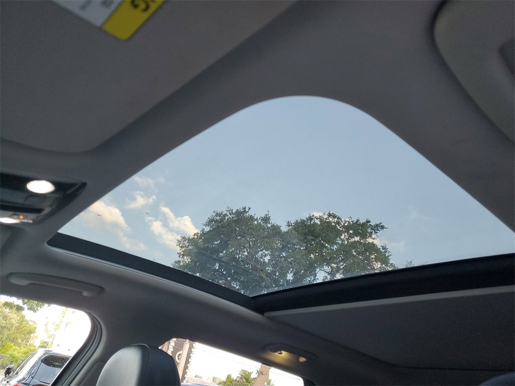 Certified 2023 Kia Sorento SX image 10