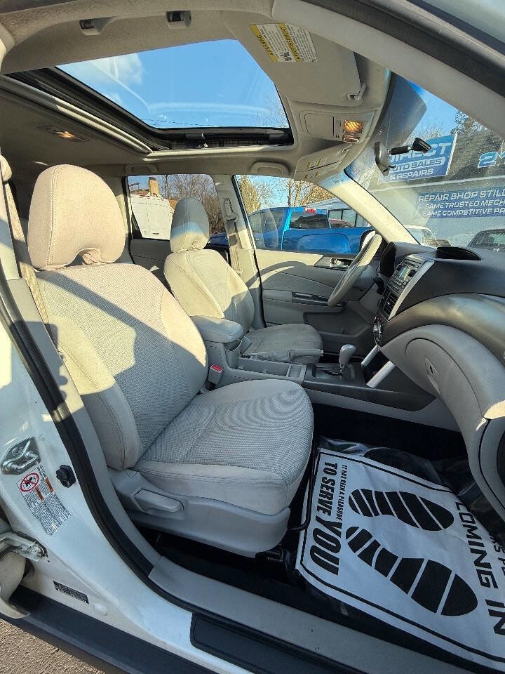 Used 2011 Subaru Forester 2.5X Premium w/ All-Weather Pkg AWD/4WD image 12