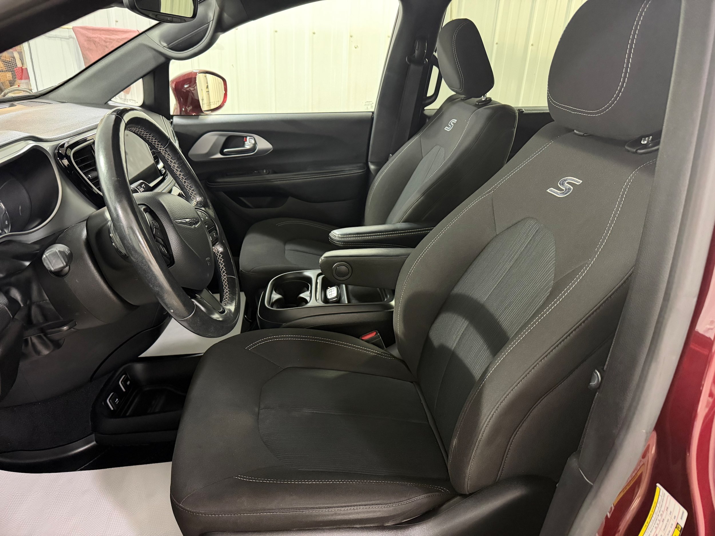 Used 2021 Chrysler Pacifica Touring w/ Cold Weather Group AWD/4WD image 11