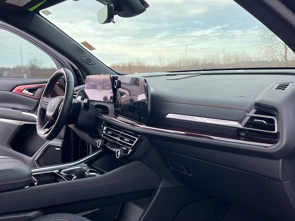 Used 2024 Chevrolet Traverse RS image 29