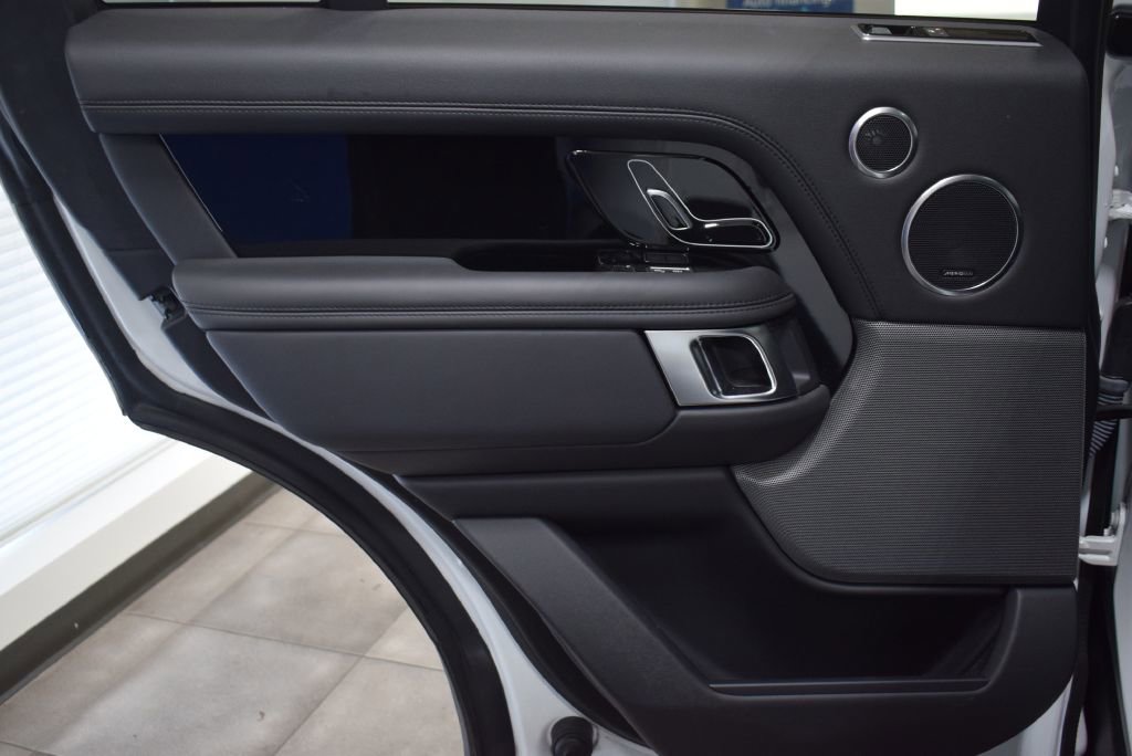 Used 2019 Land Rover Range Rover HSE image 12