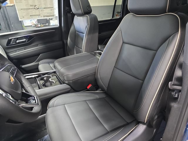 New 2026 Chevrolet Suburban Premier w/ Sun And Tow Package AWD/4WD image 17