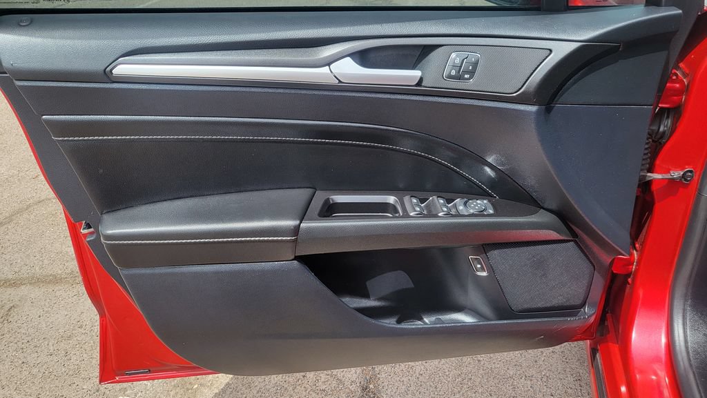 Used 2020 Ford Fusion Energi Titanium FWD image 24
