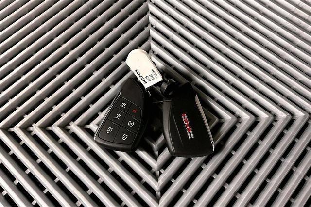 Used 2025 GMC Yukon XL Denali Ultimate w/ LPO, Floor Liner Package AWD/4WD image 11