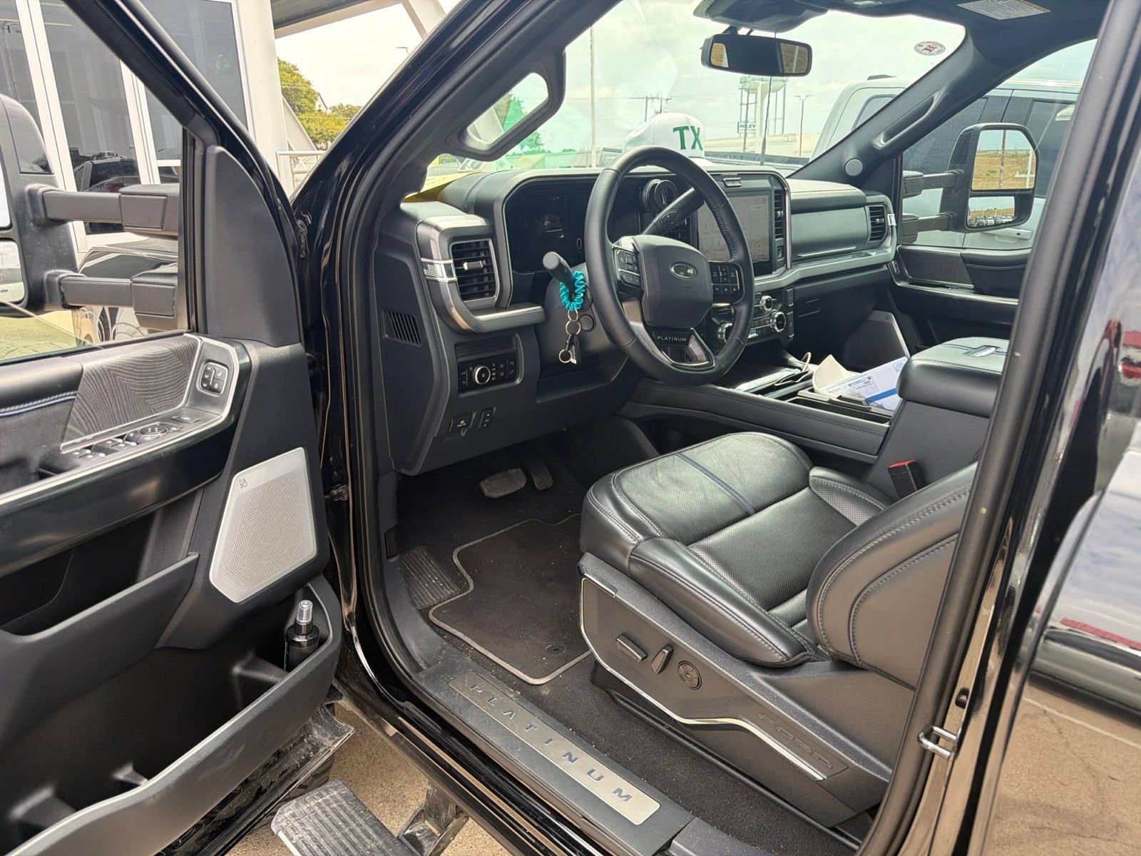 Used 2025 Ford F250 Platinum AWD/4WD image 8