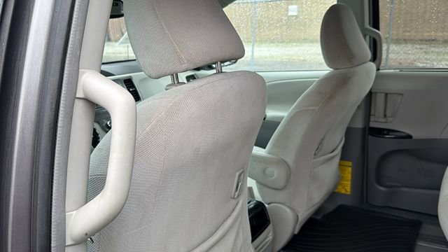 Used 2011 Toyota Sienna LE w/ Towing Pkg image 23