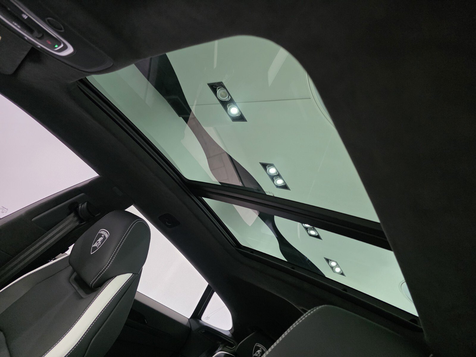 Used 2026 Lamborghini Urus SE AWD/4WD image 9