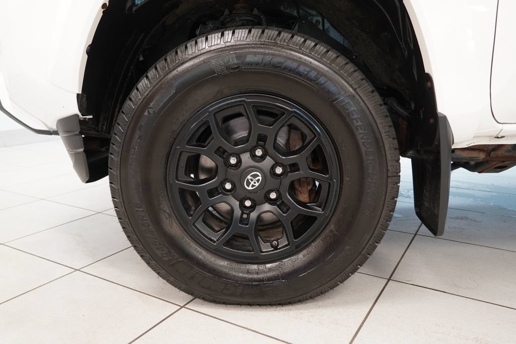 Used 2021 Toyota Tacoma SR5 AWD/4WD image 15