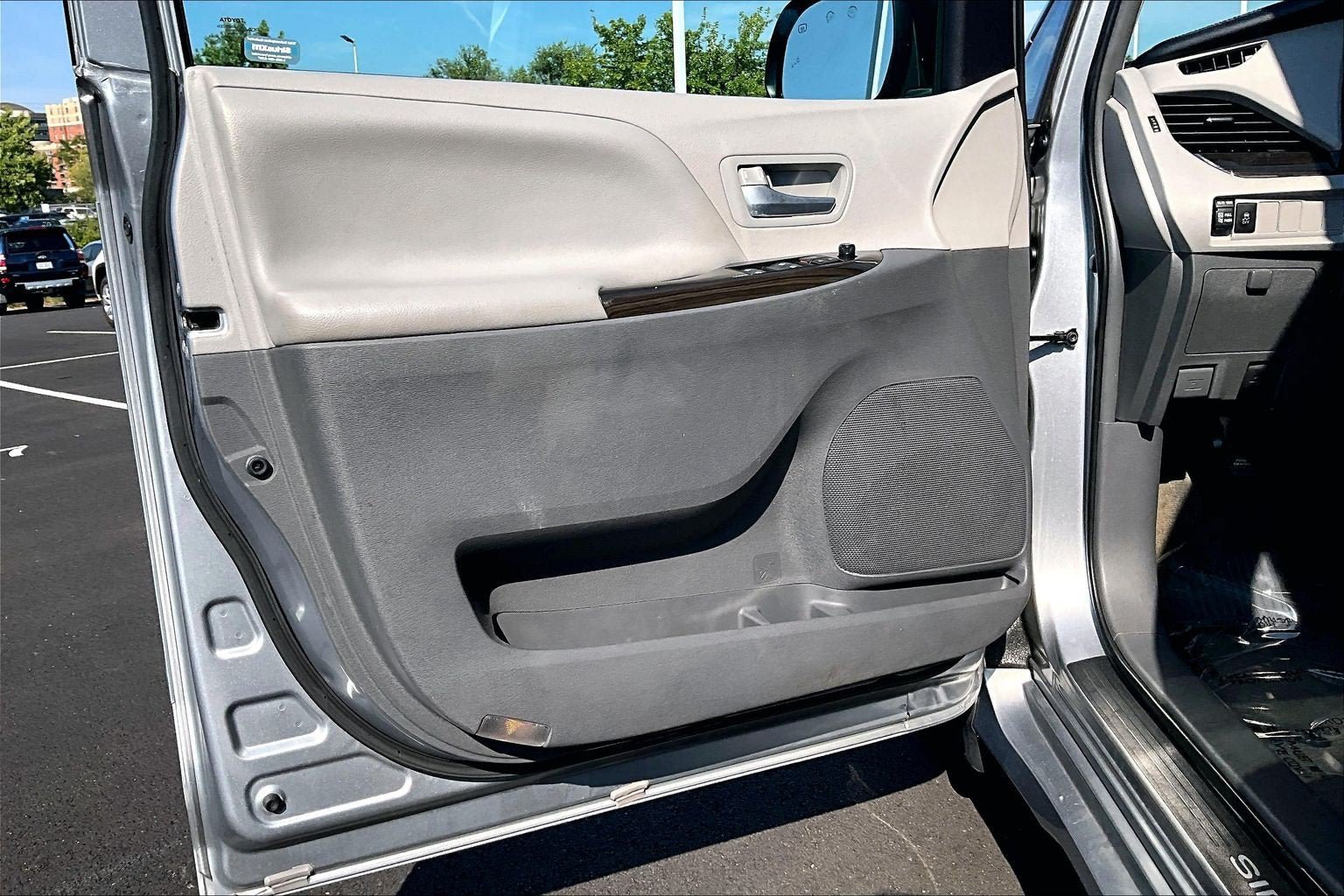 Used 2018 Toyota Sienna XLE w/ Protection Package AWD/4WD image 22