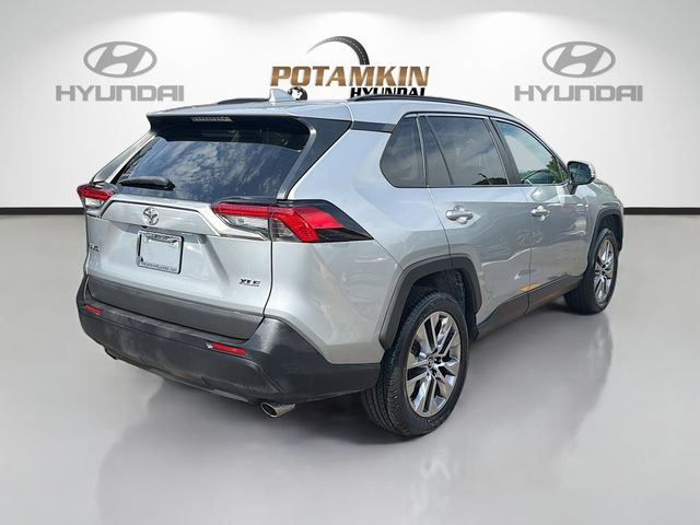Used 2019 Toyota RAV4 XLE Premium w/ Cold Weather Package FWD image 5