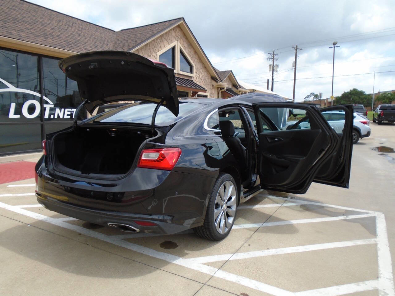 Used 2018 Chevrolet Malibu Premier w/ Premier Sun and Wheel Package FWD image 22